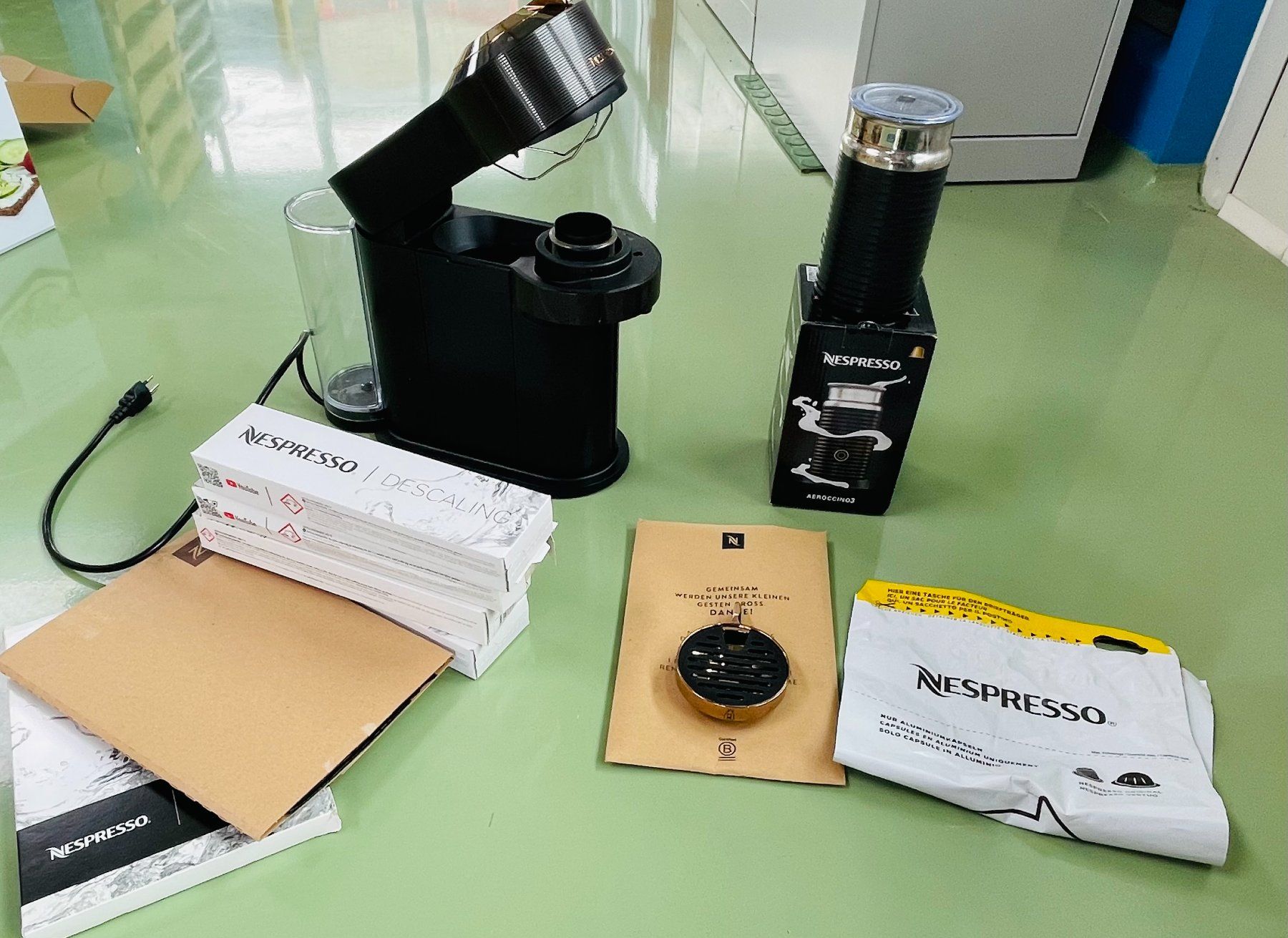 Nespresso Kaffeemaschinen & Espressomaschinen: Nespresso Vertuo Next Coffee Machine Nespresso 3593 – Gebraucht aus Regensdorf von Powershift2