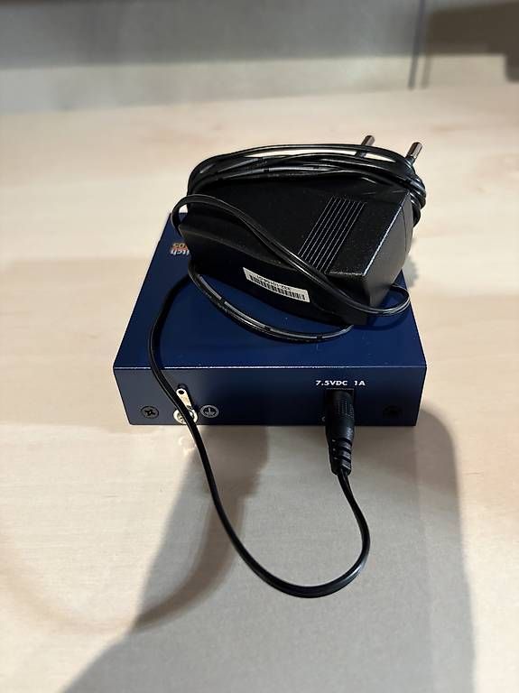 Hubs & Switches: 2 switch ethernet – Gebraucht aus Prosito von Nic_111 2