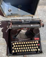 Macchina da scrivere antica