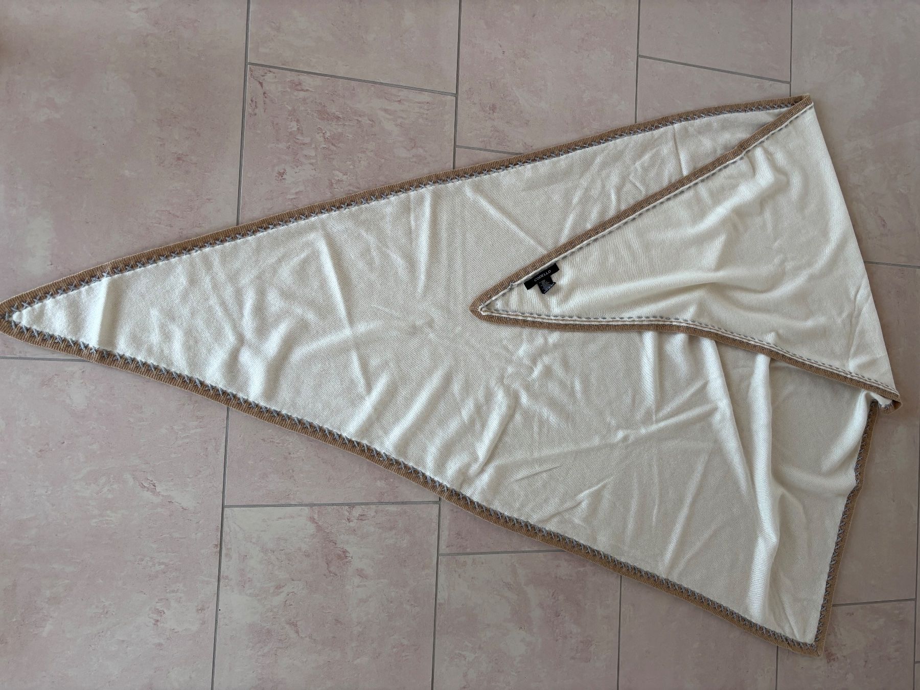 Codello Foulard & Sciarpe: Dreiecktuch von Codello – Nuovo (secondo la descrizione) da Wohlenschwil venduto da F.F. 2