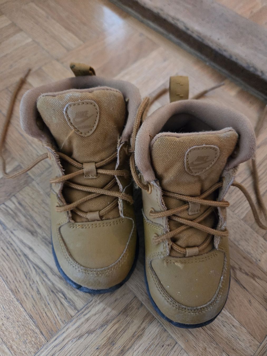 Nike Schuhe für Jungen: Nike Schuhe Grösse 25 – Gebraucht aus Lichtensteig von ann_9w9b
