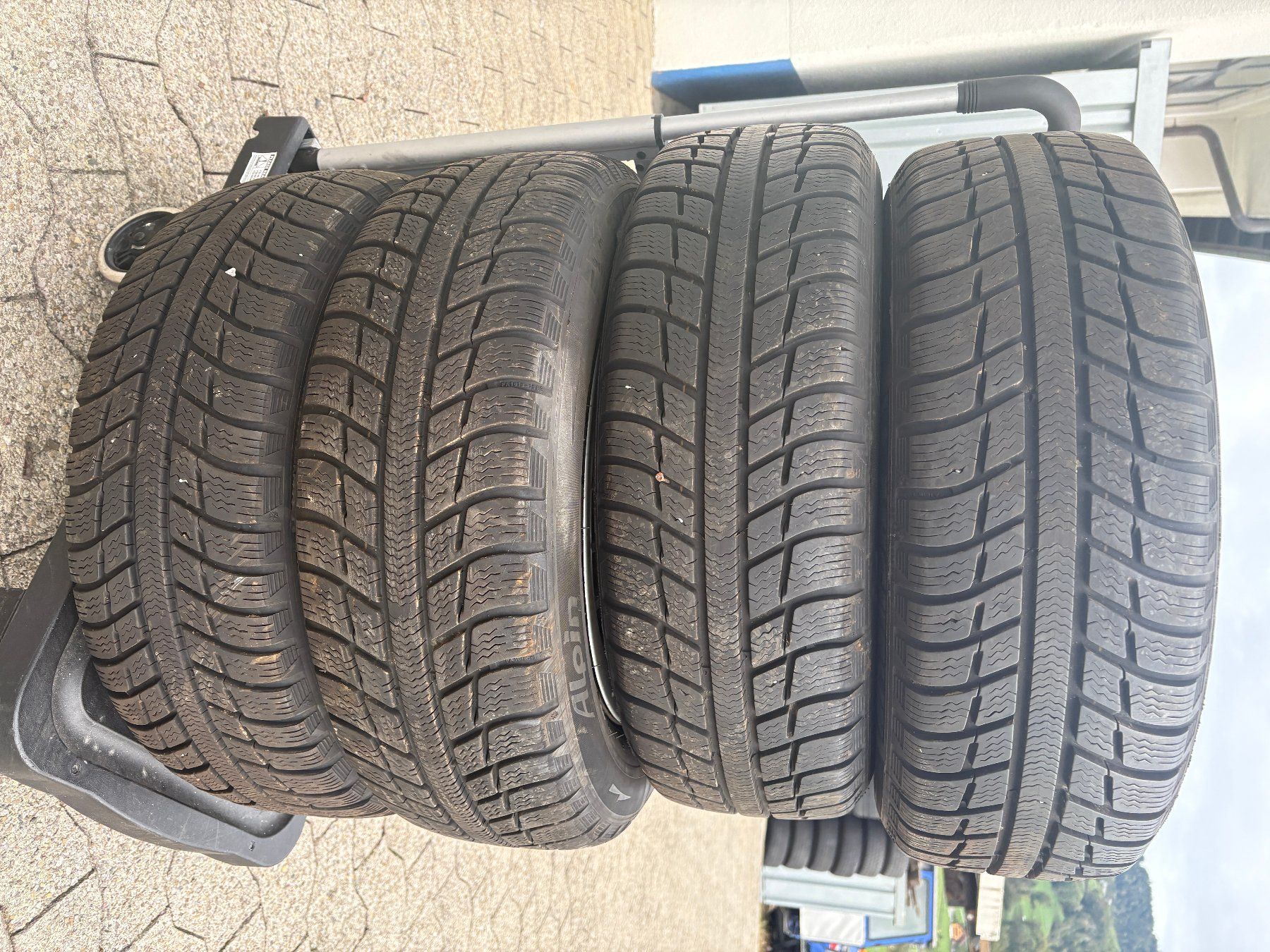 Volkswagen Pneumatici & Ruote complete: Winterräder 185/65 R14 Audi – Usato da Kaltbrunn venduto da Steoli74 1