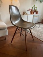 Eames Sidechair Seal brown