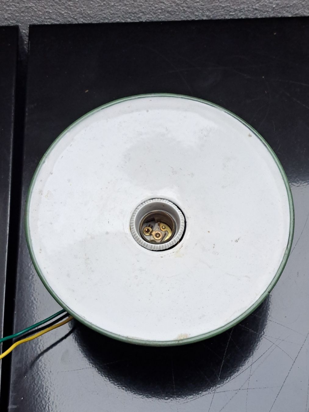 Lampadari & plafoniere: Decken Lampe in Email und Messing – Usato da Wettingen venduto da ML03 2