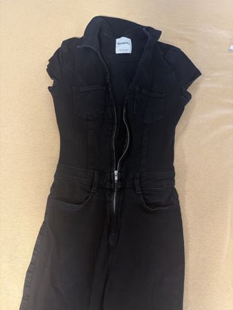 Bershka Jumpsuit kurzarm schwarz Grösse S neuwertig