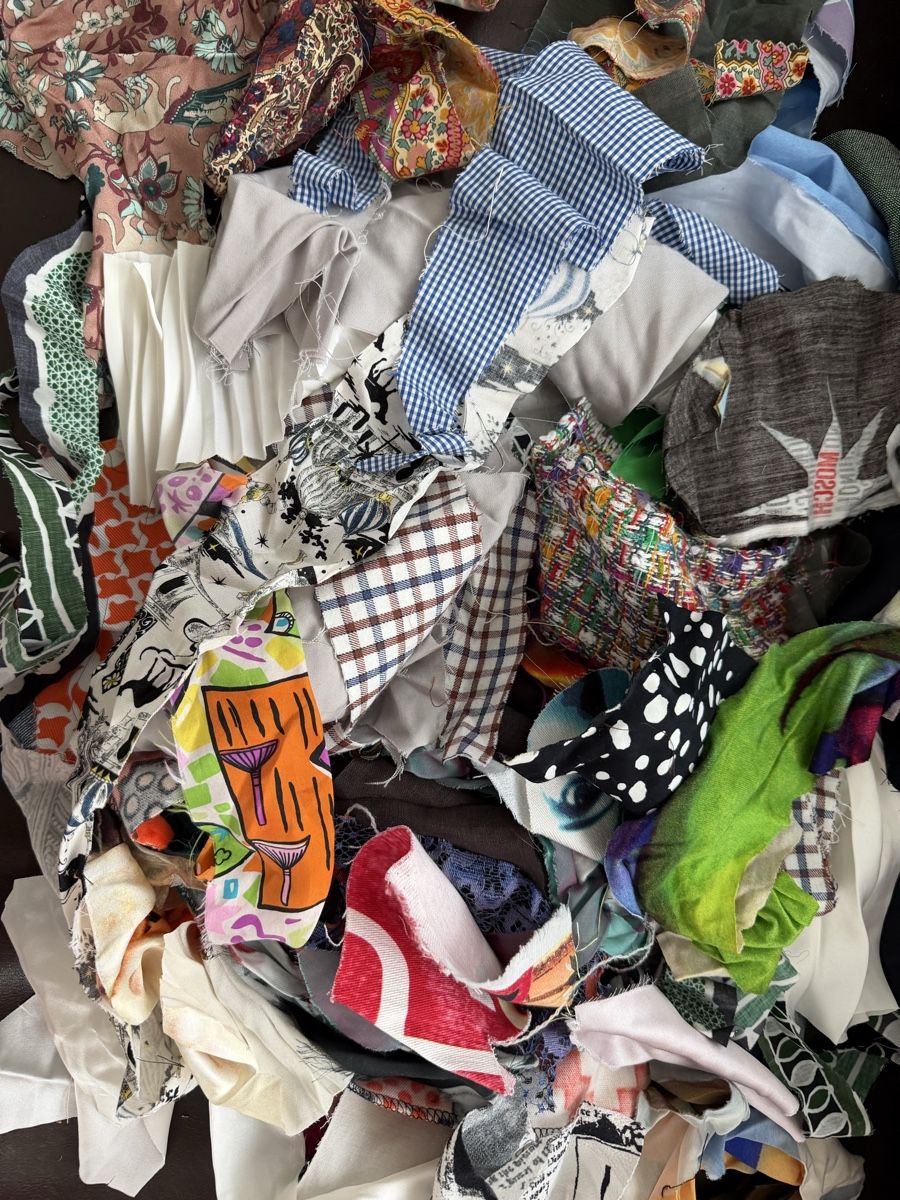 Tessuti: Stoffreste-Sack: kunterbunt, ideal für Patchwork + Basteln! – Nuovo (secondo la descrizione) da Winterthur venduto da tat_ky5h 5