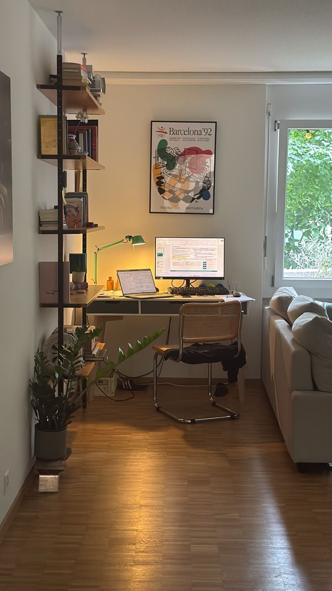 Schreibtische: Wooden desk – Gebraucht aus Zürich von vic_5jnl 2