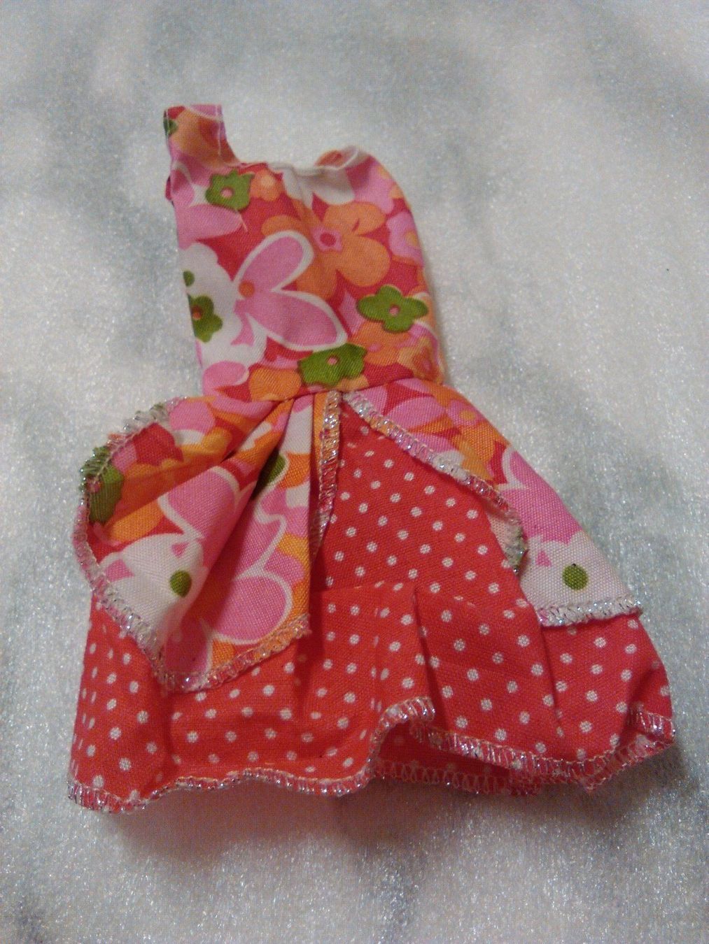 Jouets: BARBIE PARTY KLEID – Neuf (Voir description) à Basel par bijoutrie_4