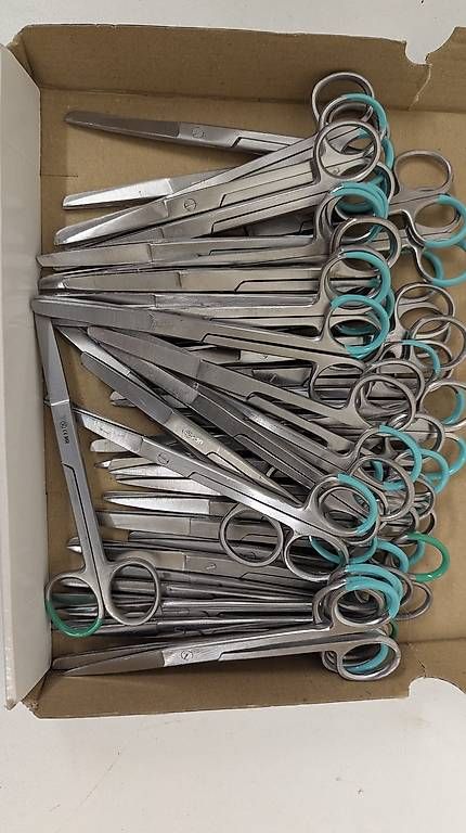 Tous les outils: Labor Schere 40 Stk gebraucht – D'occasion à Luzern par Cado12