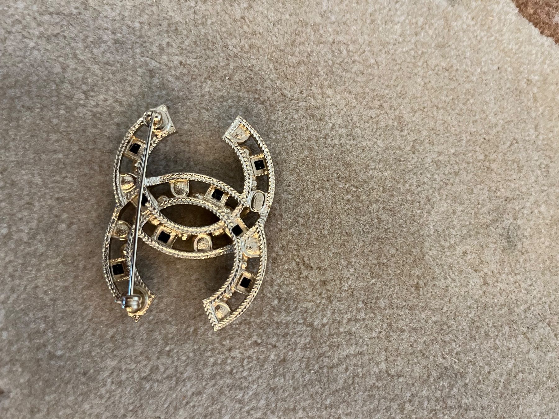 Chanel Spille & Fermagli: Chanel brooch – Nuovo (secondo la descrizione) da Langnau am Albis venduto da anjalimkchotani 2