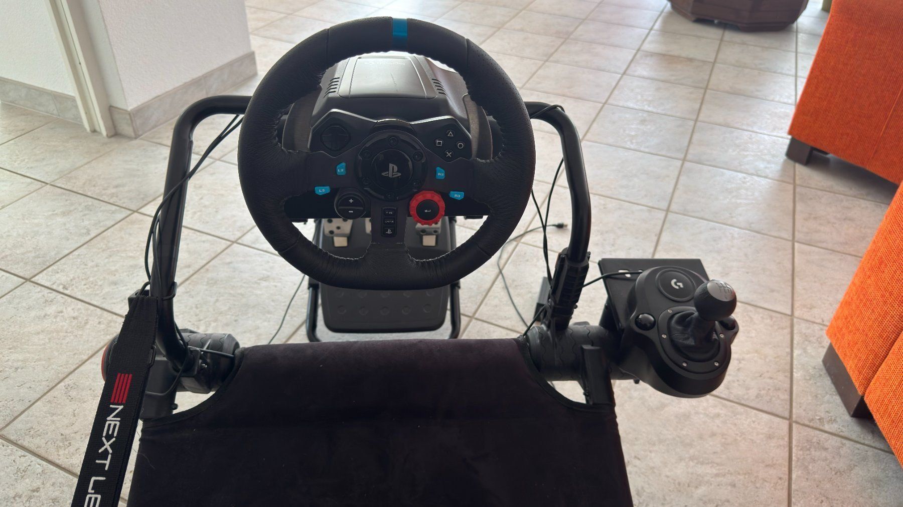 Manettes: Logitech G29 Driving Force mit Sitz – D'occasion à Ottenbach par Diezuercherin 2