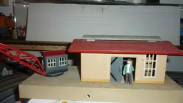 KIBRI NR.49/82 GÜTERHALLE MIT DREHBAREN KRAN