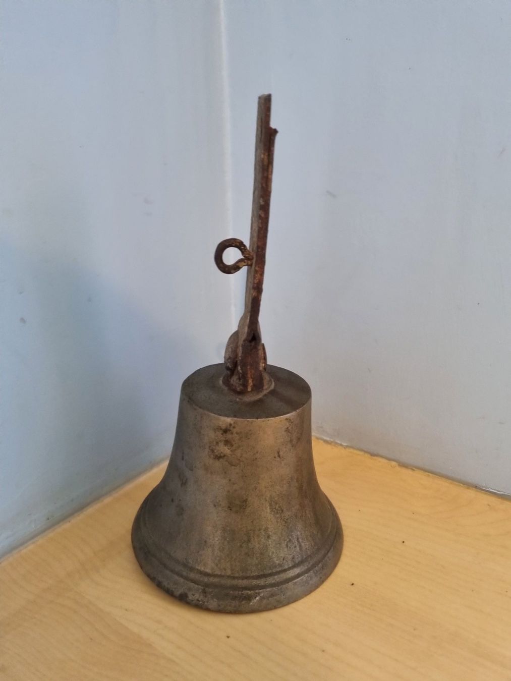 Glocken & Treicheln: Alte Glocke – Gebraucht aus Bern von llewellyn1ne 1