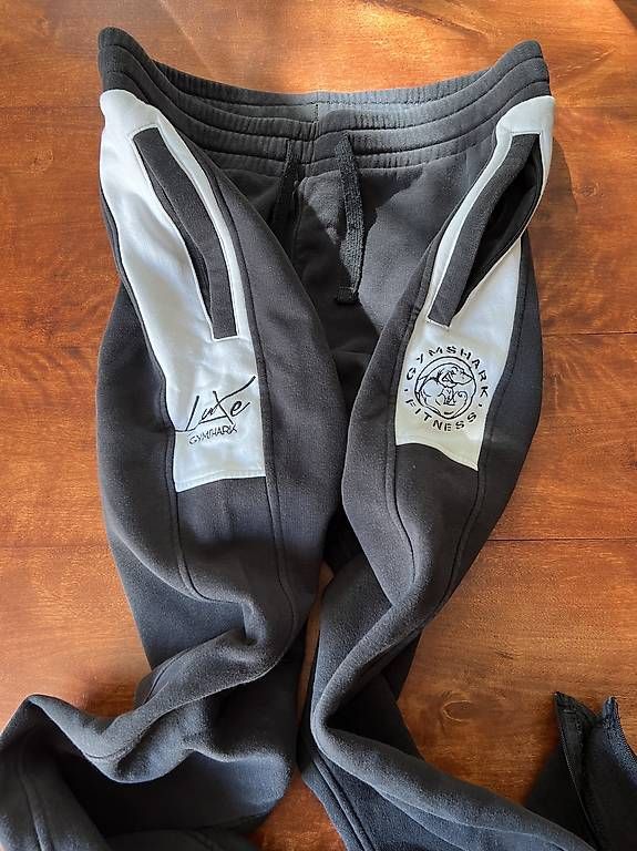 Pantaloni: Joggers GymShark  – Usato da Arogno venduto da mat_r8nt 1