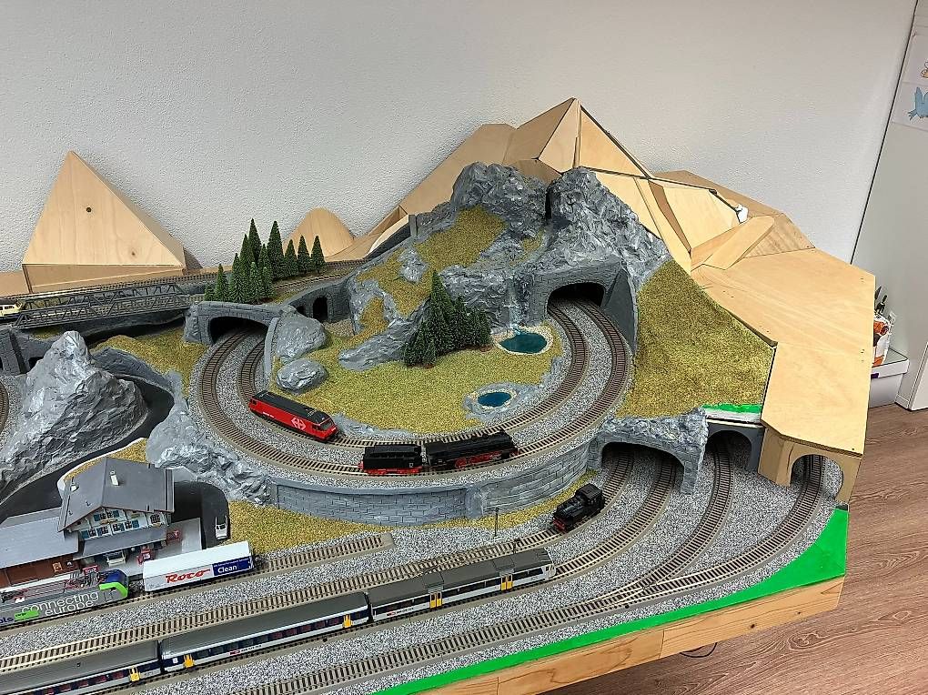 Modellini di ferrovie: Modelleisenbahn – Usato da Meisterschwanden venduto da hesasice 1