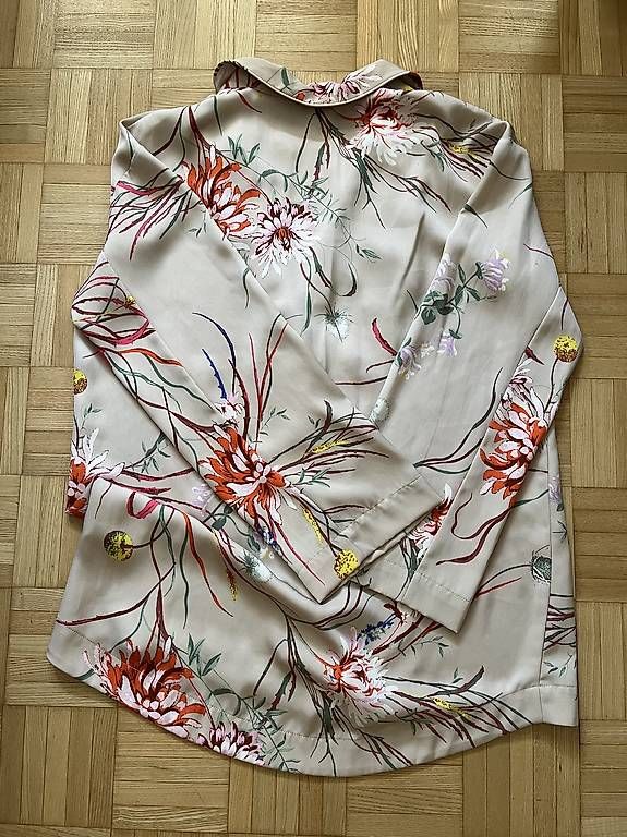H&M Chemisiers: Bluse Blumenmuster H&M Grösse XS – D'occasion à Zürich par rit_g825 1