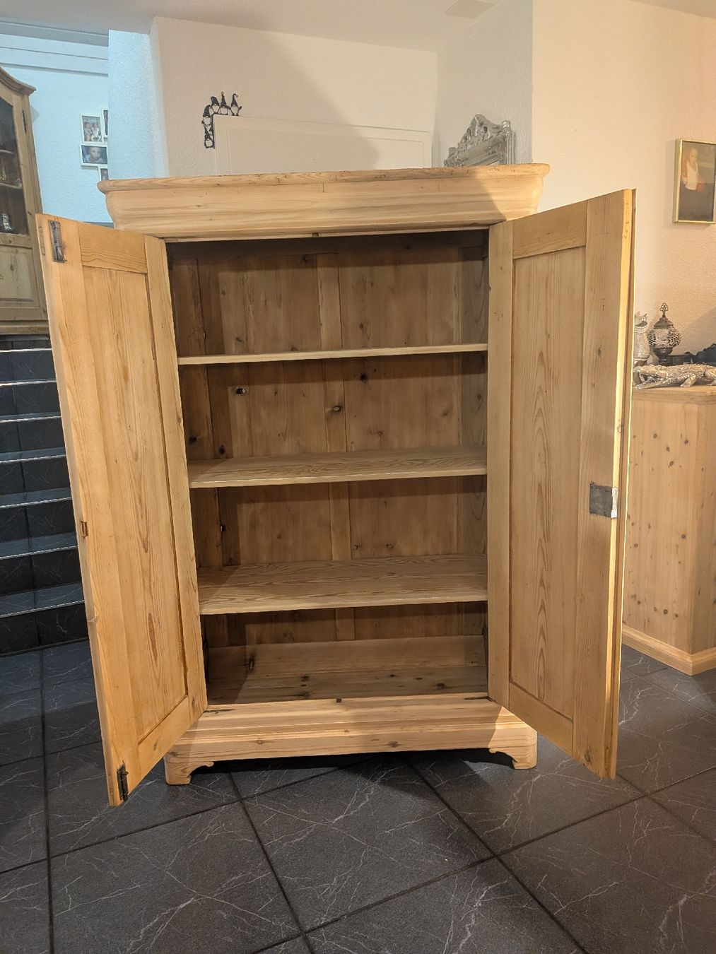 Armadi: Wunderschöner antiker Schrank restauriert – Usato da Hofstetten SO venduto da fam_9yzy 2