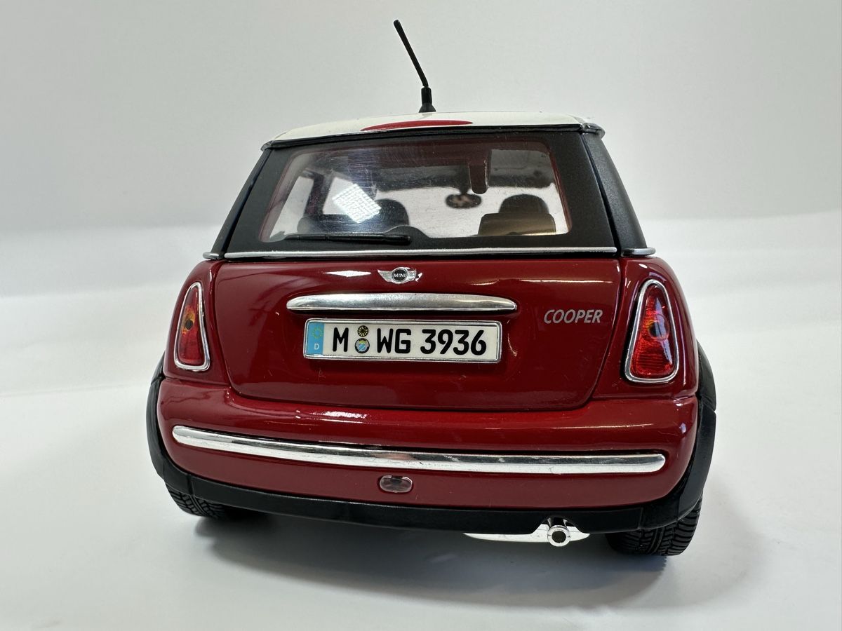 Maisto Modellini d'auto: Mini Cooper 1:18, rot-weiss, MAISTO – Nuovo (secondo la descrizione) da Zofingen venduto da rf9_x2xt 4