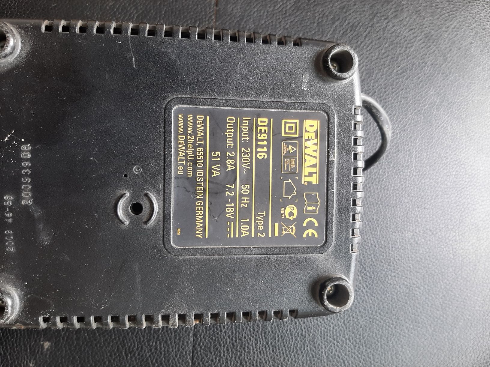 Dewalt Trapani: Akkuschrauber Dewalt Bohrmaschine Ladegerät – Usato da St Gallen venduto da keller020 4
