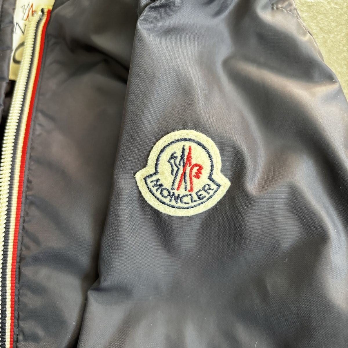 Moncler Vestes & Manteaux: Moncler Kinderjacke  – D'occasion à Illnau par Eila6 4