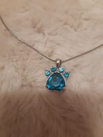 Schöne Halskette Pfote mit blauen Steinen
