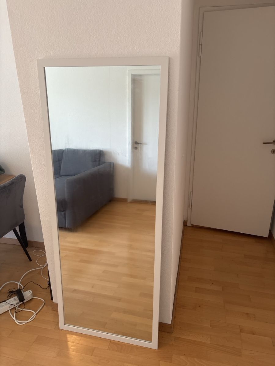 Specchi: Slim White Framed Mirror – Usato da Kloten venduto da kei_xcp5