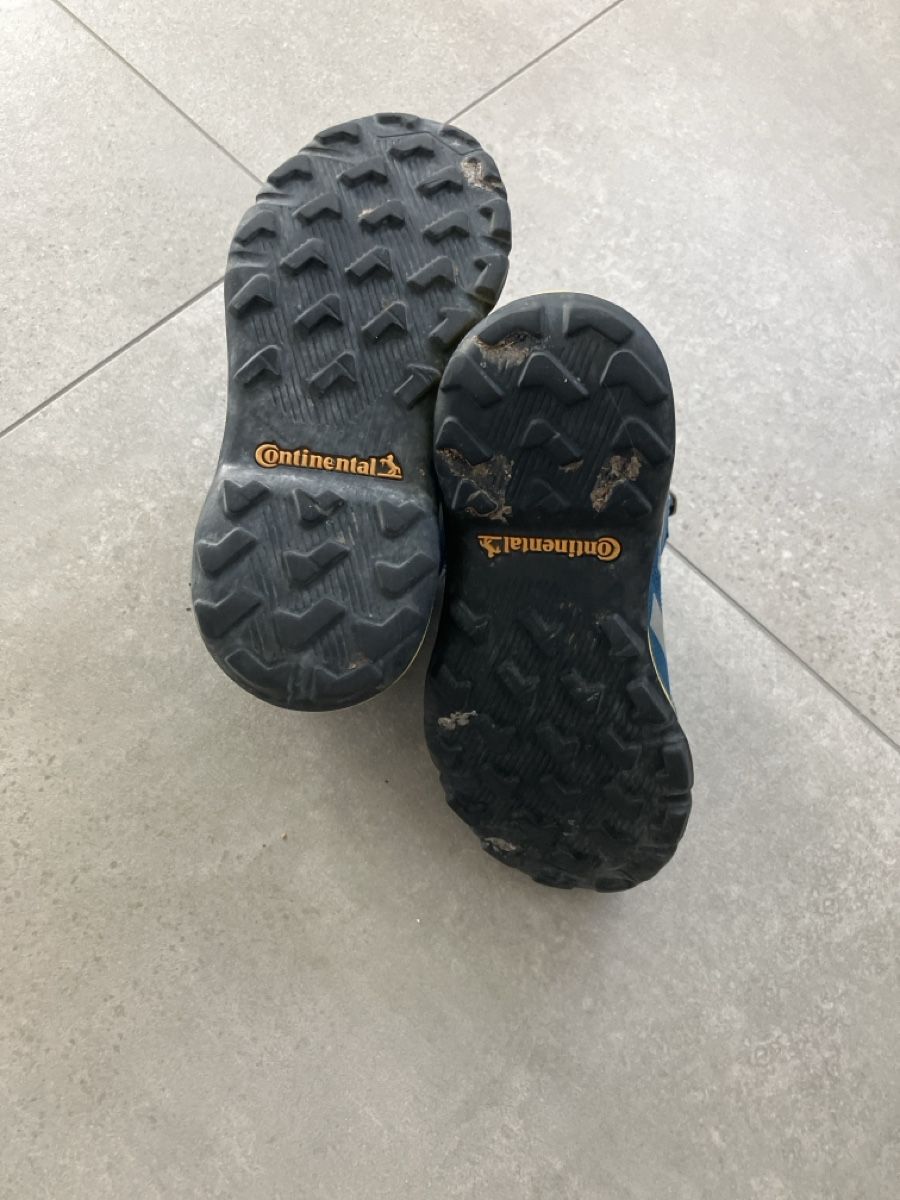 Adidas Scarpe per ragazzi: Adidas Terrex Wanderschuhe blau Grösse 30 gebraucht – Usato da Rothenthurm venduto da Family_B 1
