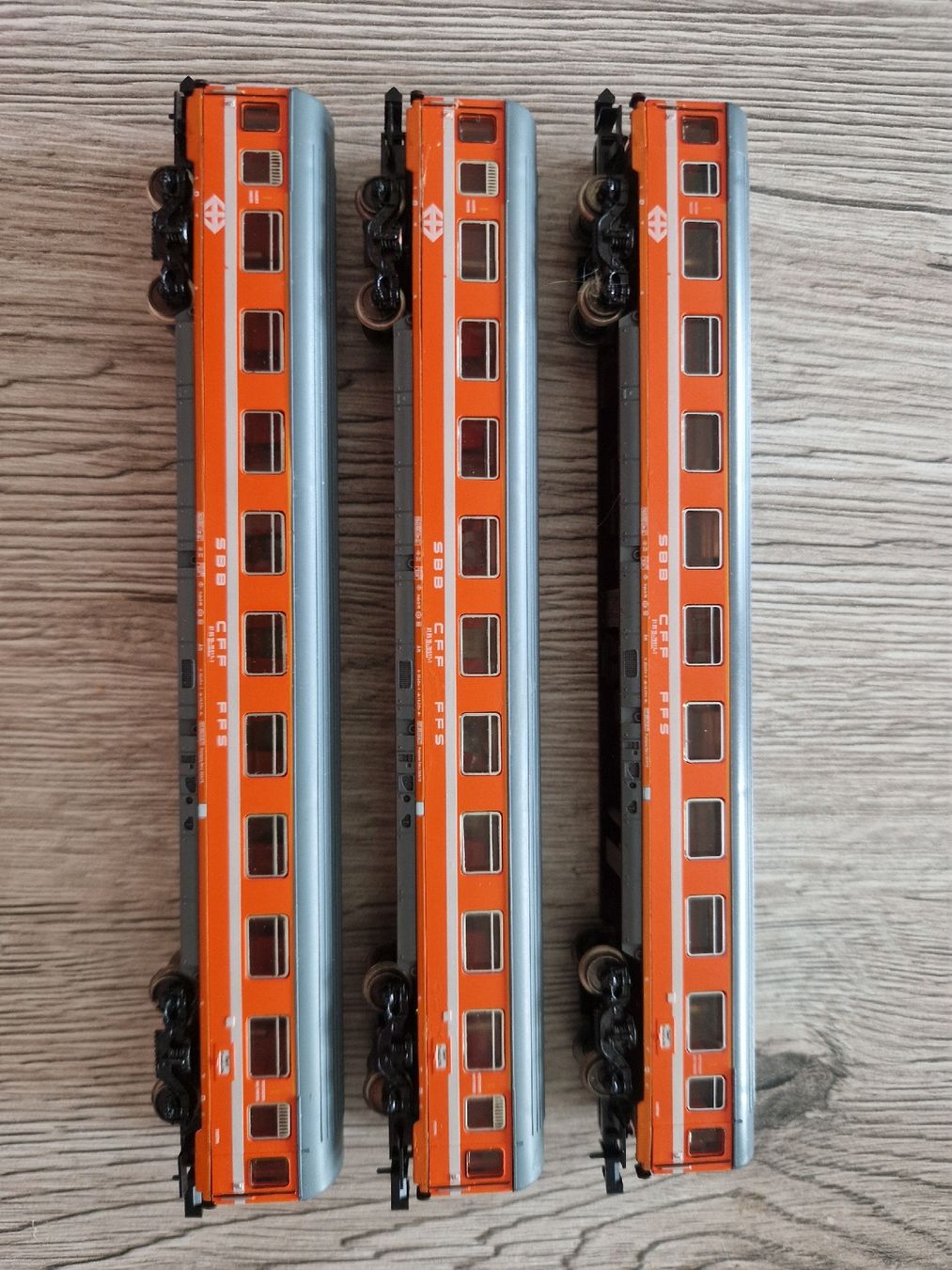 Roco Modellini di ferrovie: 3 wagons CFF internationaux  – Usato da Neuchâtel venduto da allen07