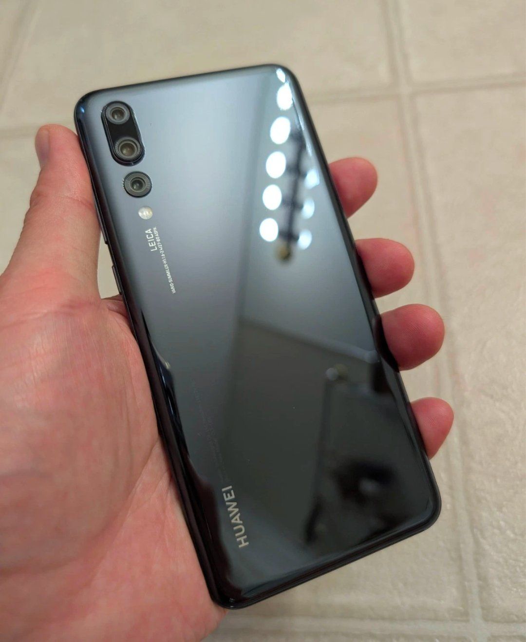 Huawei Telefoni cellulari / Smartphones: Huawei P20 Pro (128GB) Dual sim – Usato da Luzern venduto da Waince786