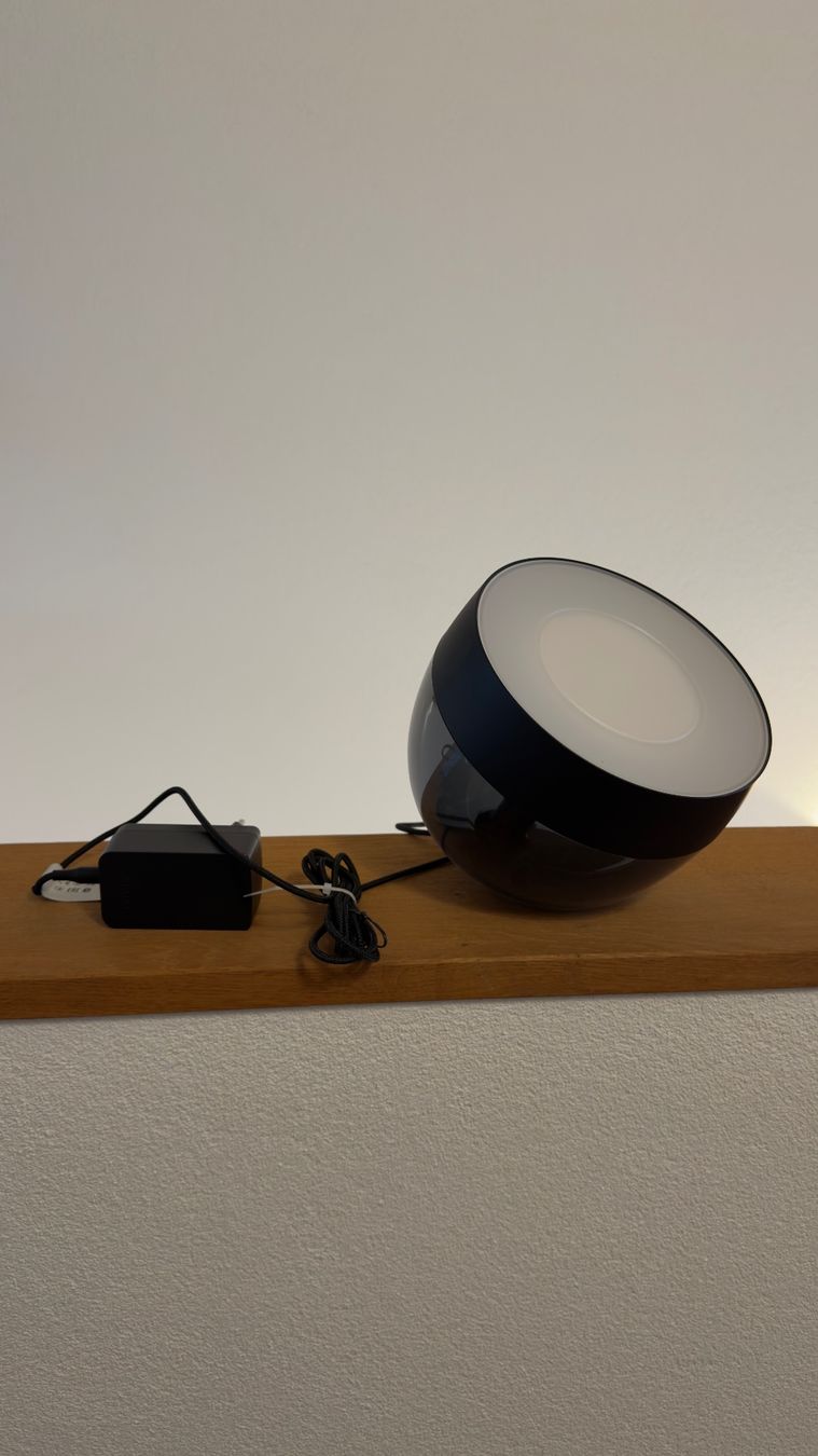 Philips Lampen: Philips Hue Iris Tischleuchte Schwarz – Neu (gemäss Beschreibung) aus Sennwald von pressgym 2