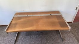 Pult Schreibtisch Holz Metall mit Kabelleiste