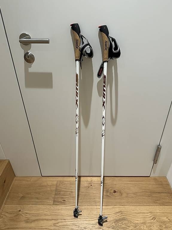 Bastoncini da trekking: Swixx Walking-/Wanderstöcke 110 cm – Usato da Wilen (Sarnen) venduto da mel_h6nv