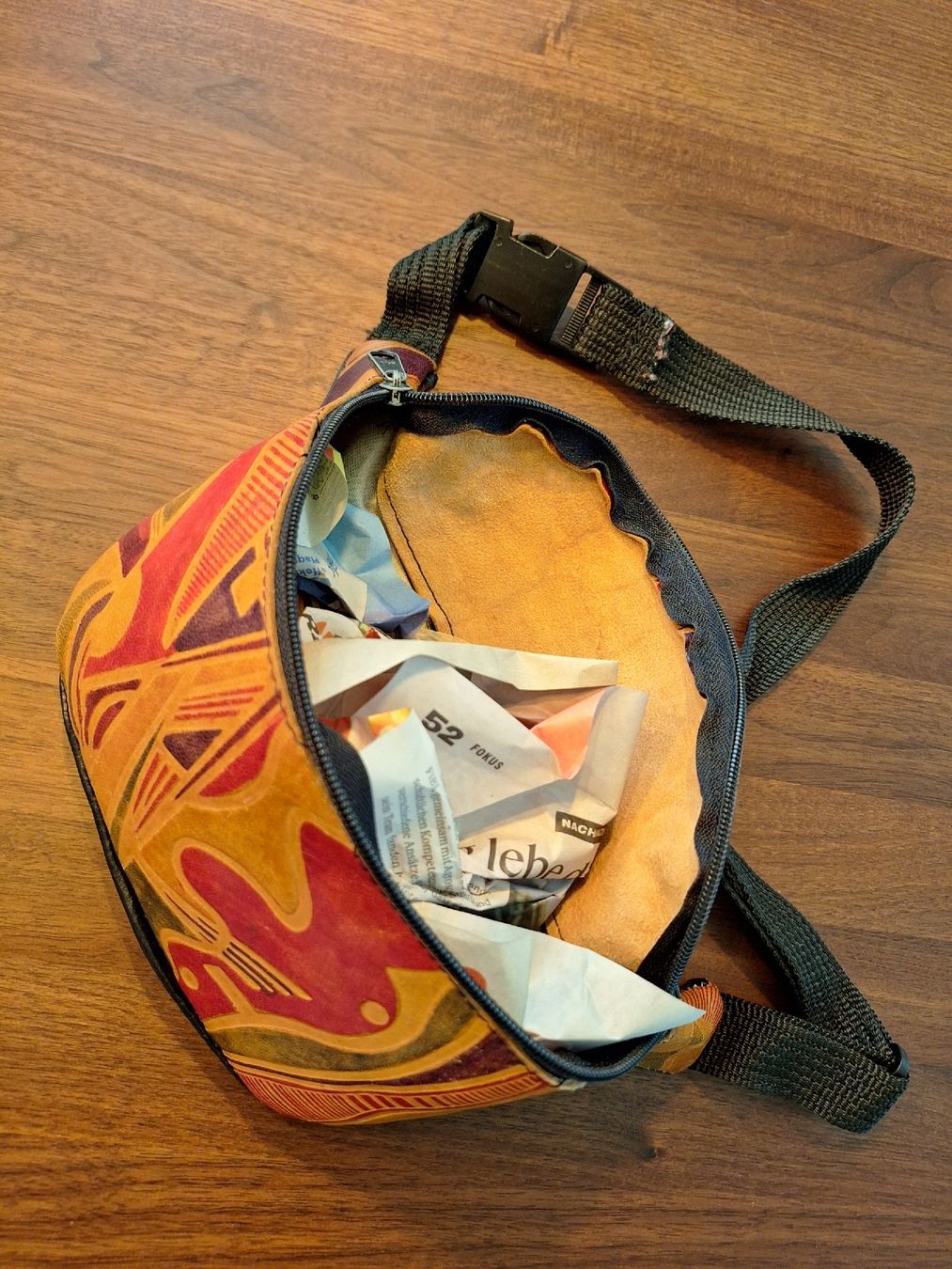 Taschen: Bauchtasche Leder gemustert mit Reissverschluss – Gebraucht aus Spiez von Tanja_Strohmeier026 2