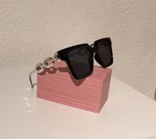 Lunettes de soleil noires 😎 Été arrive! Chic et cool