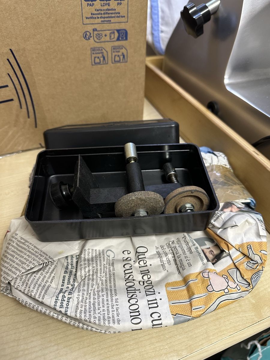 Elettrodomestici da cucina: Affettatrice in acciaio – Usato da Gordola venduto da EleSecondHand-TCG 6