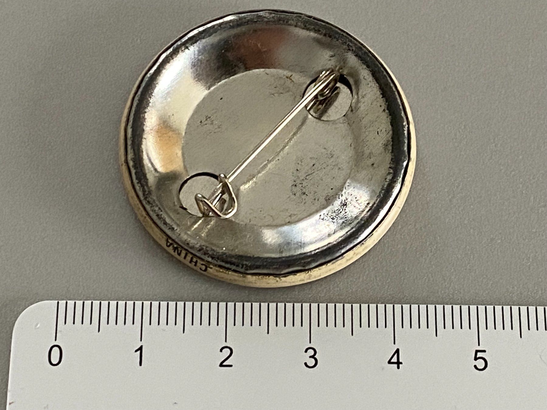 Hard Rock Cafe Placchette & Badge: Vintage Hard Rock Cafe Button / PIN ca. 3.7 cm – Usato da Langwiesen venduto da Restposten-24 2