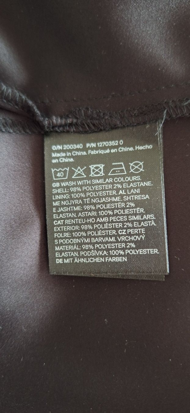 H&M Top: top noir – Nuovo e nell'imballaggio originale da Lussery-Villars venduto da pousinete02 2