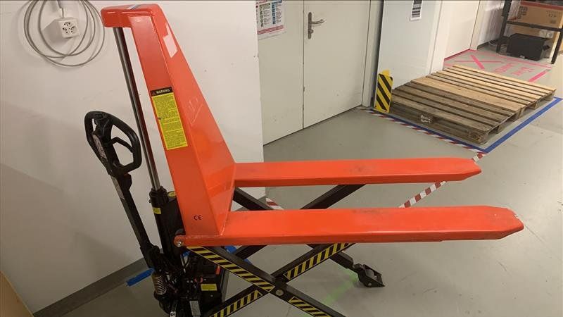 Ameise Gabelstapler & Hubwagen: Robuster Scherenhubwagen Elektrisch Ameise – Gebraucht aus Otelfingen von CControls 1