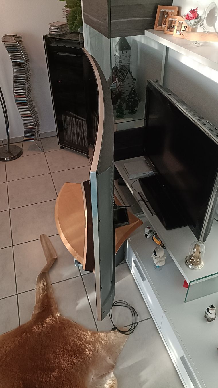 Samsung Televisori: Samsung 65" Curved 4K Smart-TV – Usato da Möriken AG venduto da koe_9m7l 1