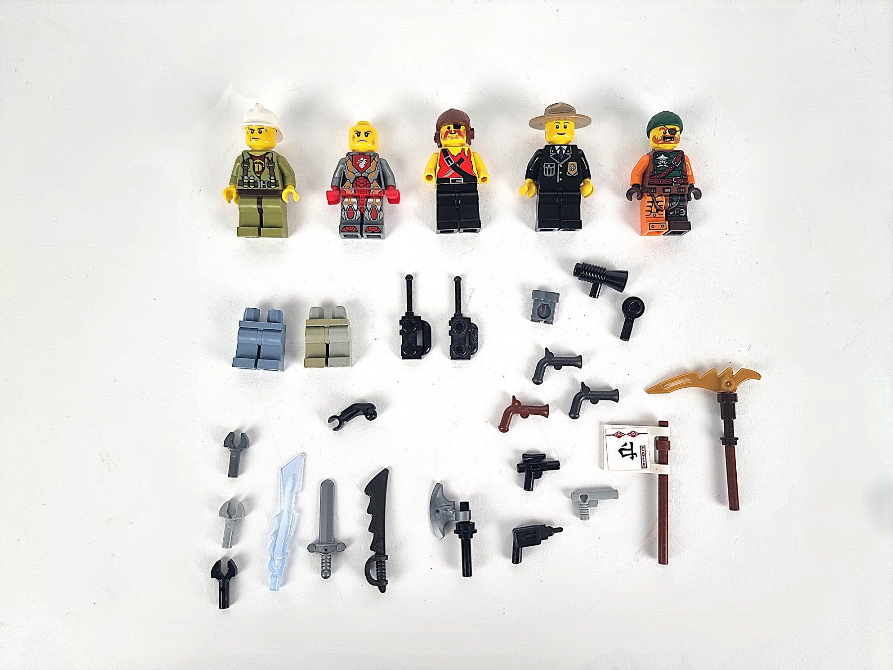 Lego Giocattoli: Lego Figuren und Waffen – Usato da Urtenen-Schönbühl venduto da Restwert_Schoenbuehl