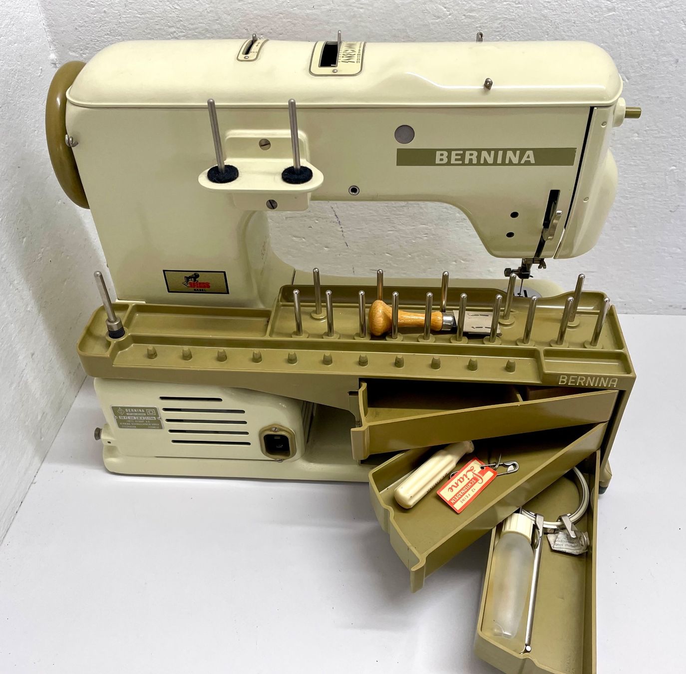 Bernina Macchine da cucire: Bernina Record 530.1 Nähmaschine – Usato da Niederdorf venduto da LeptonAG 2