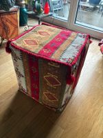 Hocker, quadratisch, stabil,  aus Stoff