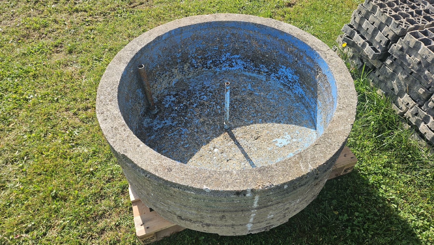 Stagni & Fontane ornamentali: Brunnen, Brunnentrog, Springbrunnen, Betonbrunnen, Trog – Usato da Röthenbach i. E. venduto da Rbrdesign