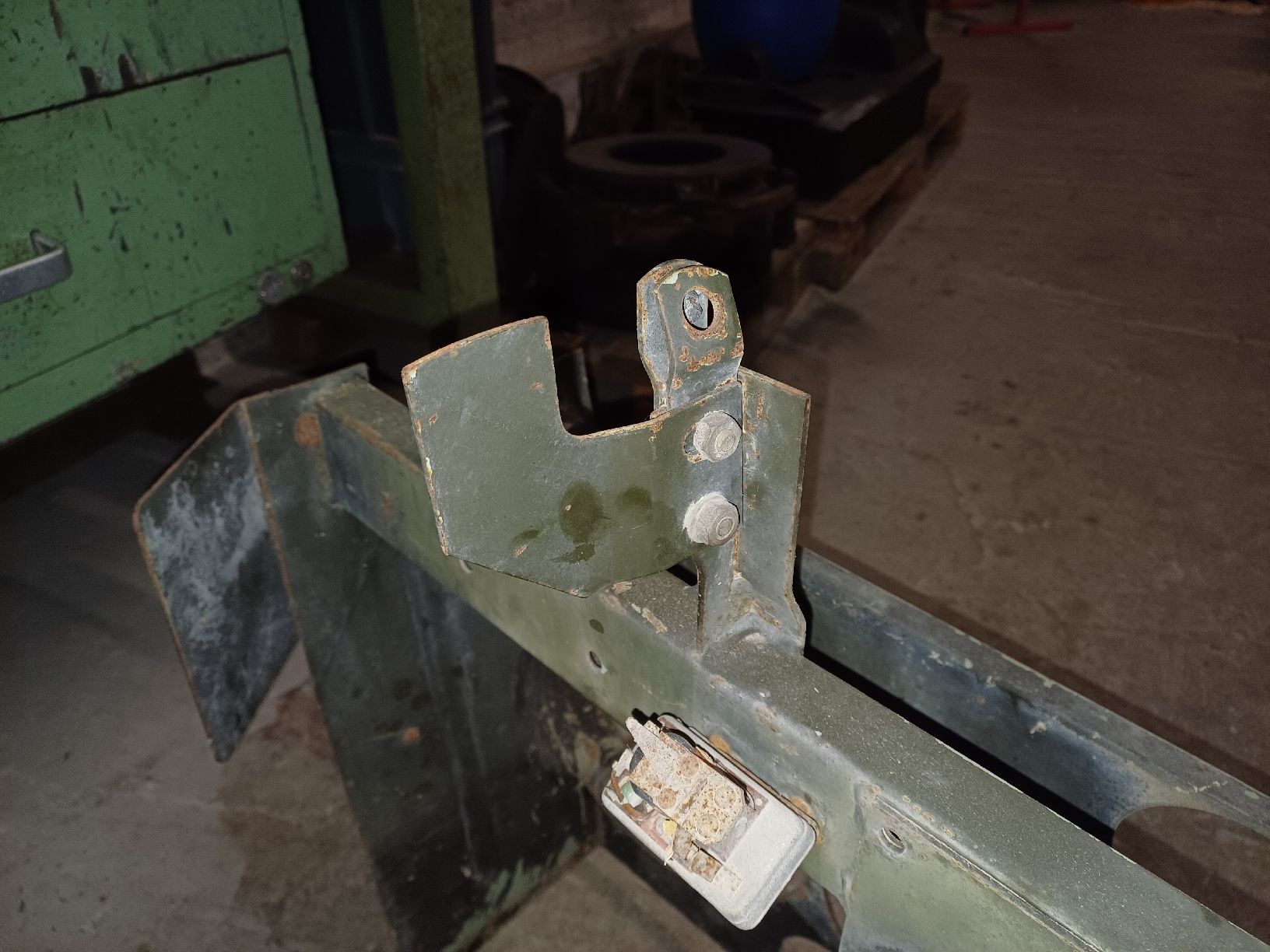 Deutz Trattori: Deutz D8006 Luftfiltertrennwand – Usato da Recherswil venduto da Deutzd8006Fahrer 3