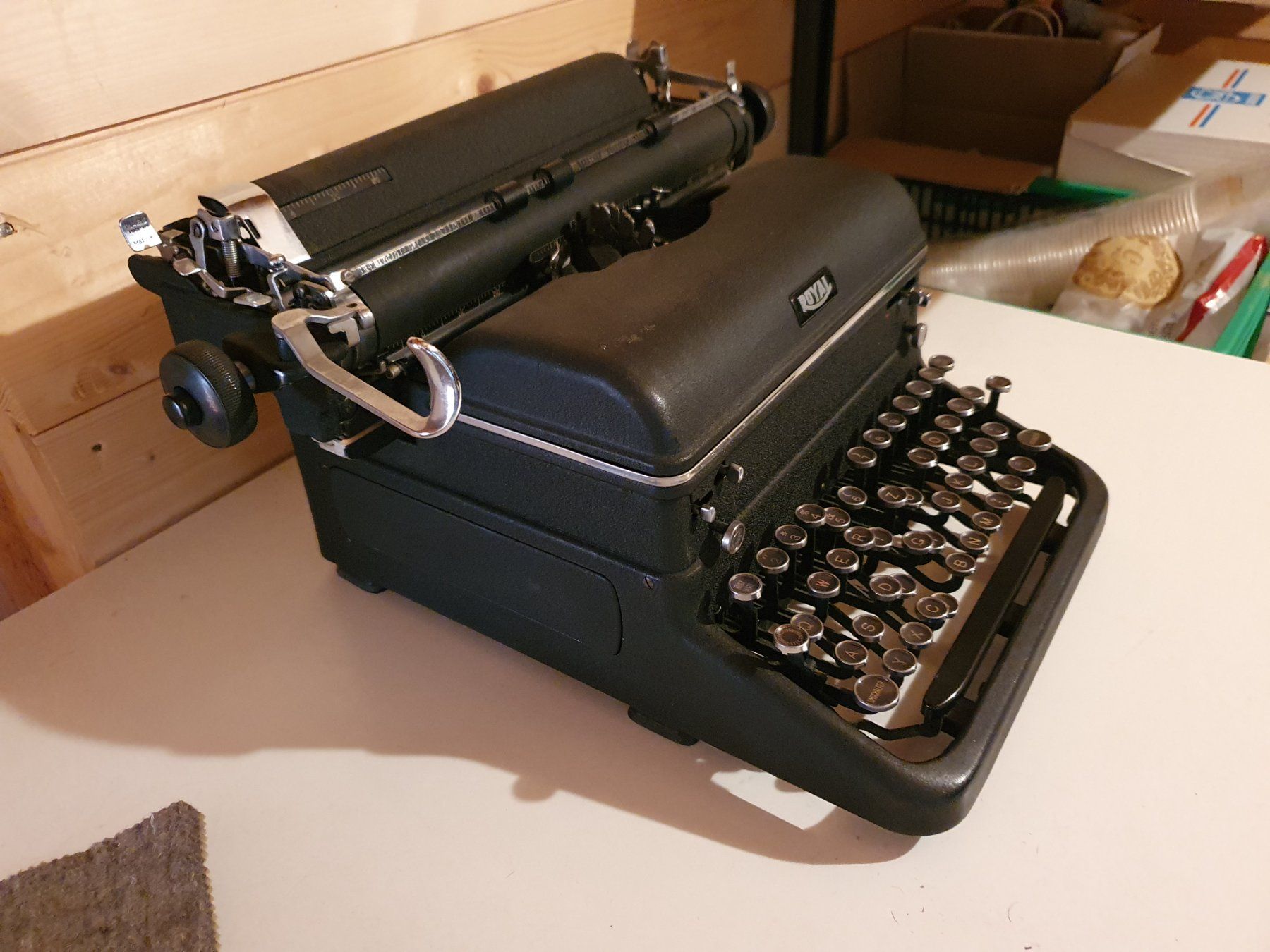 Macchine da scrivere: Antike, revidierte Schreibmaschine – Nuovo (secondo la descrizione) da Frutigen venduto da jue_ng9d 1
