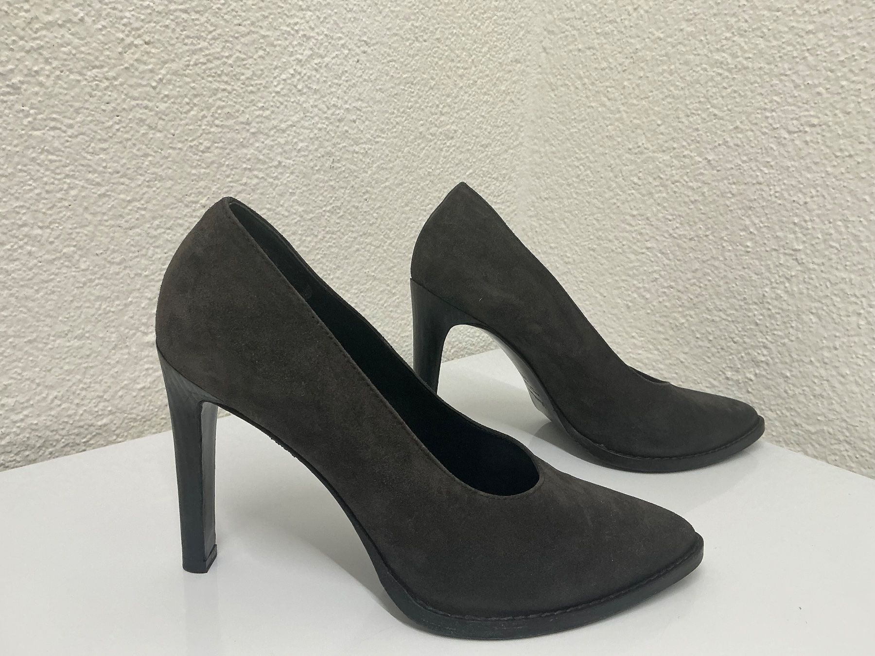 Max Mara Chaussures femmes: Max Mara elegante Wildleder Pumps Gr.39.5 – D'occasion à Siebnen par mac_8tmv 3