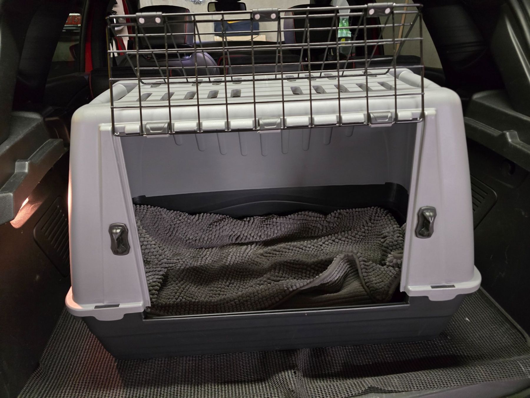 Gabbie, trasporto & Sicurezza: Ferplast Hunde Transportbox – Usato da Merenschwand venduto da Juditha786 1