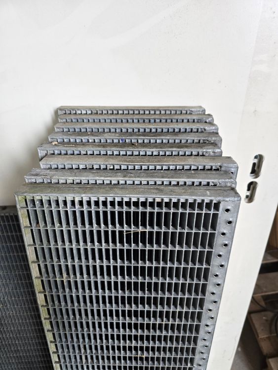 Diverse Metall Stufen und 2 Metall Podest Verzinkt Treppe | Kaufen auf ...
