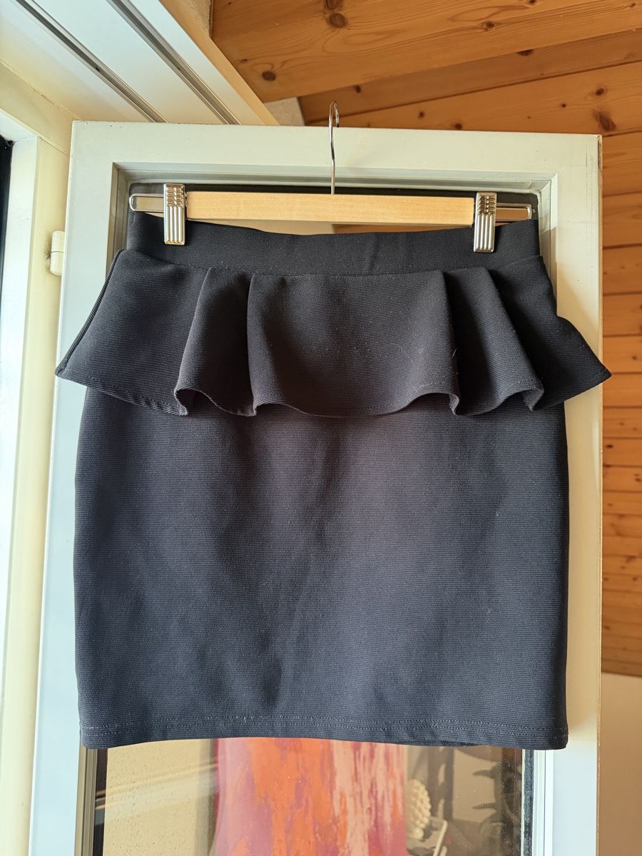 Gonne: black peplum skirt – Usato da Zürich venduto da BettinaMarie2308