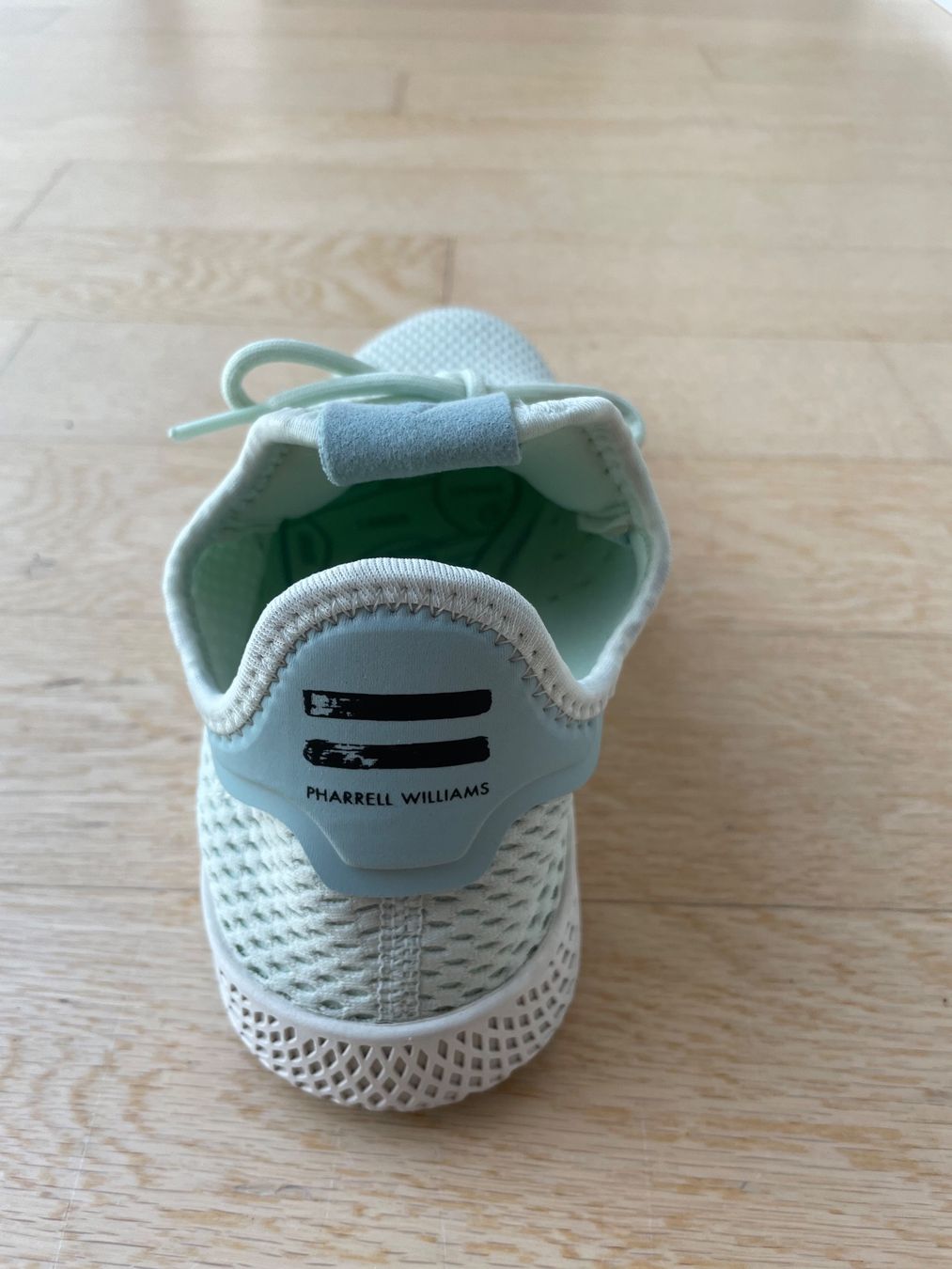 Adidas Damenschuhe: Adidas Pharrell Williams Sneakers Mint Grösse 39 1/3 – Gebraucht aus Corcelles NE von gingerbrain 2